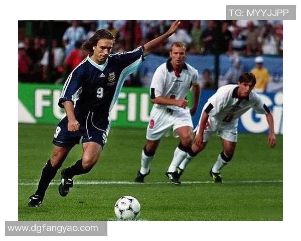 德国8号足球明星的辉煌历程与传奇瞬间回顾 德国8号足球明星的辉煌历程与传奇瞬间回顾