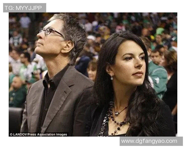 情书中的足球明星究竟是谁引发了多少人的关注与热议